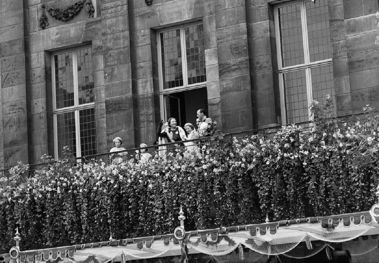 Balcony of Buckingham Palace - 1948