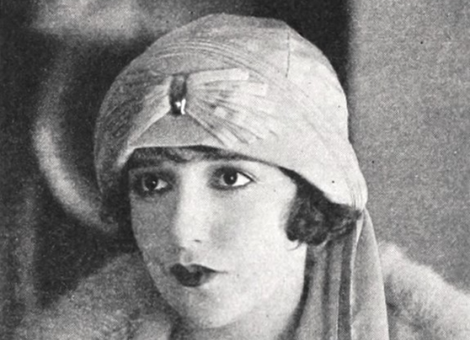 Photo of Bebe Daniels from the American comedy film Wild, Wild Susan wearing a light colored clothing