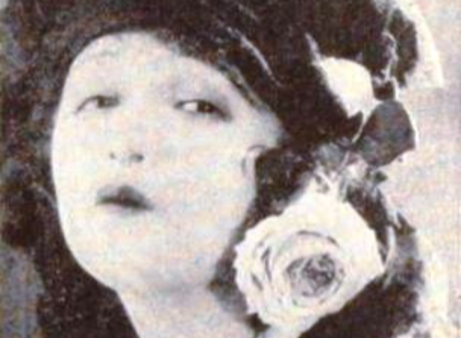 Grayscale Photo of the Actress Bebe Daniels wearing a black