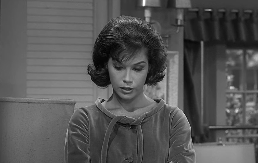 Mary Tyler Moore  in  Dick Van Dyke Show in dark top