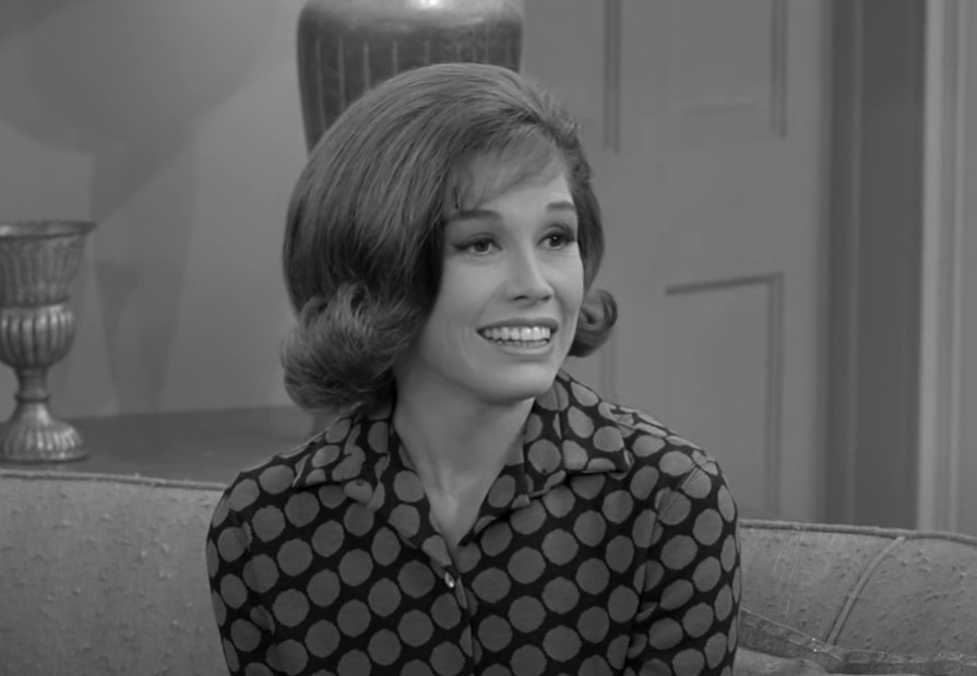 Mary Tyler Moore  in  Dick Van Dyke Show in spotted shirt