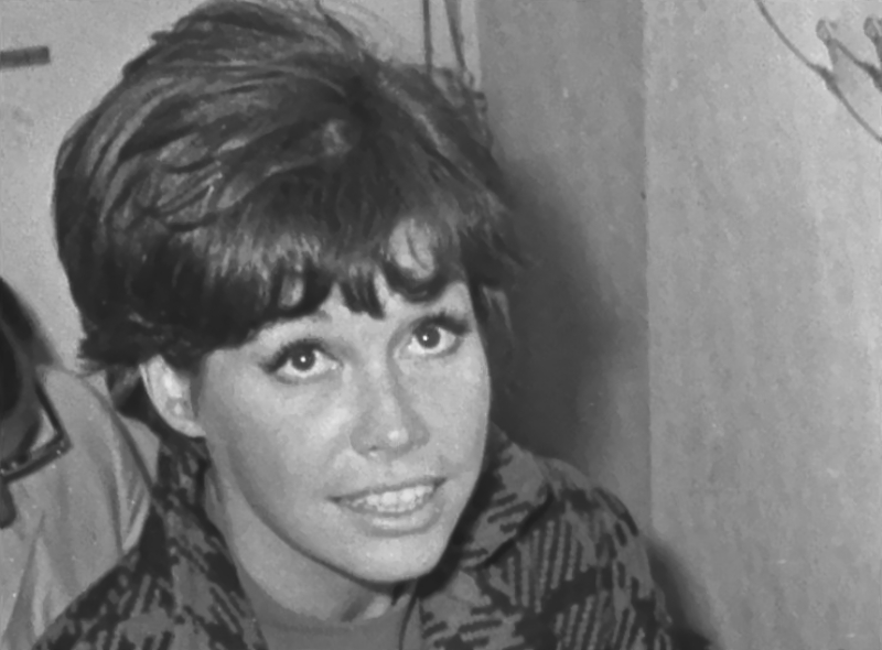 Mary Tyler Moore looking at the camera