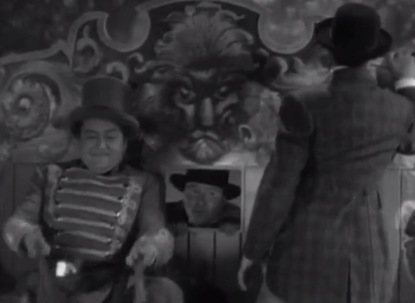 Screenshot of James Fisk (Edward Arnold) smiling at camera - from The Toast of New York (1937)