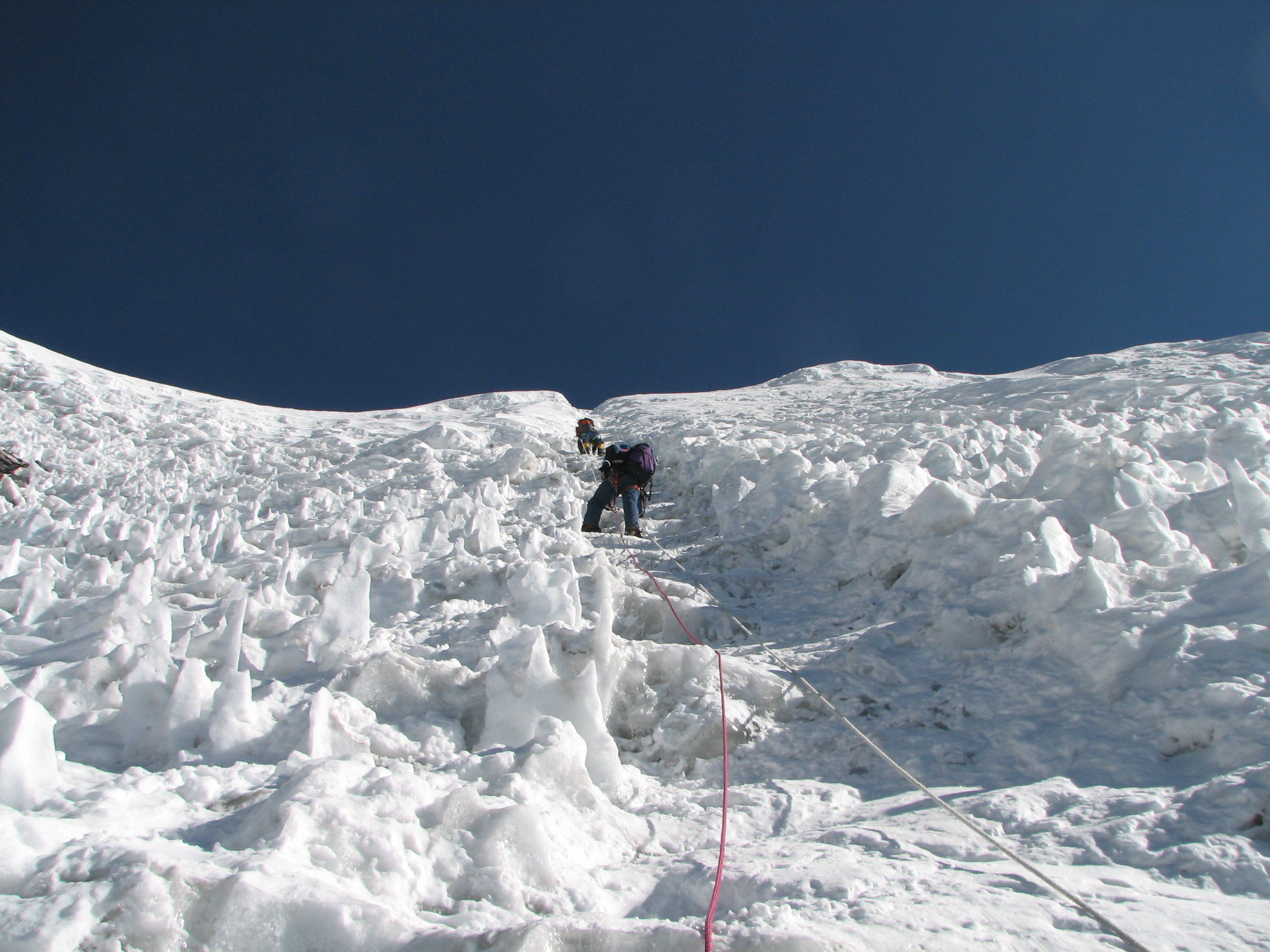 climbing  mount everest