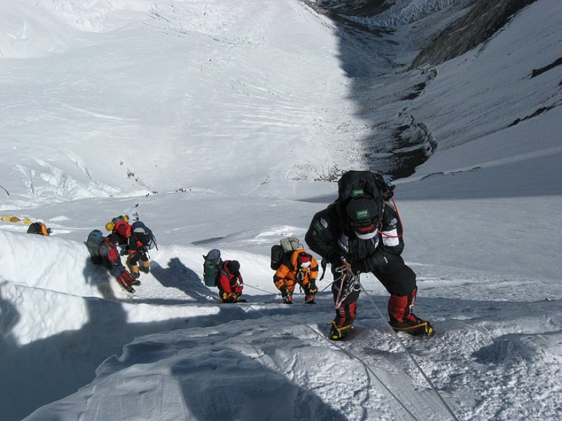 climbing  mount everest