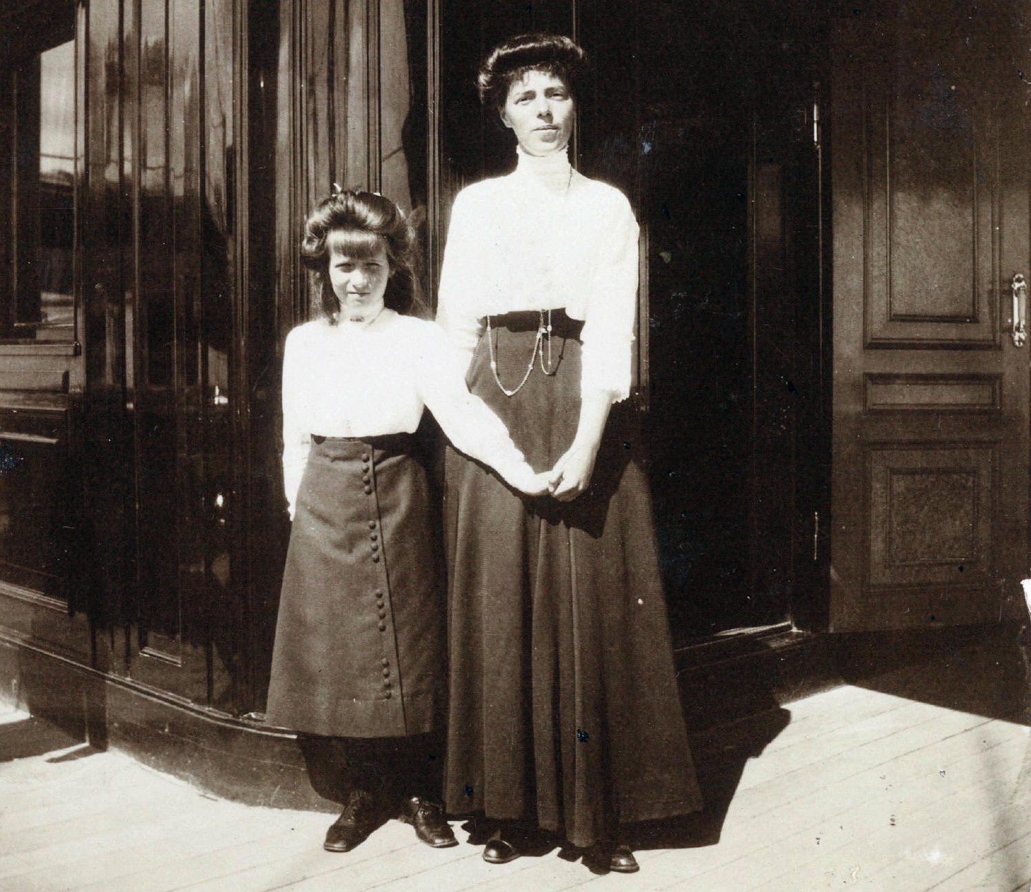 Grand Duchess Anastasia Nikolaevna of Russia with her aunt Grand Duchess Olga Alexandrovna of Russia - circa 1912