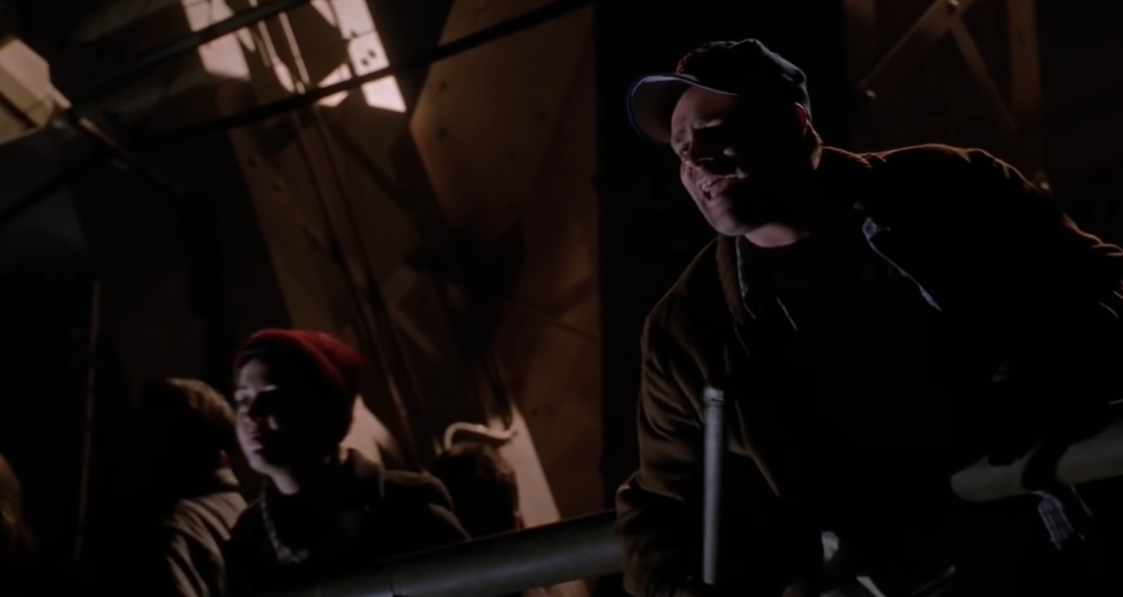 Spider Man 2002 York citizens on the bridge