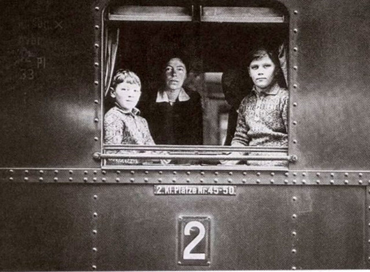 Grand Duchess Olga Alexandrovna Romanova-Kulikovskaya with sons Tikhon and Guriy.