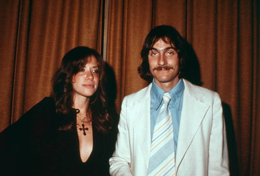 Singer James Taylor poses with wife singer Carly Simon at the Waldorf Astoria Hotel.