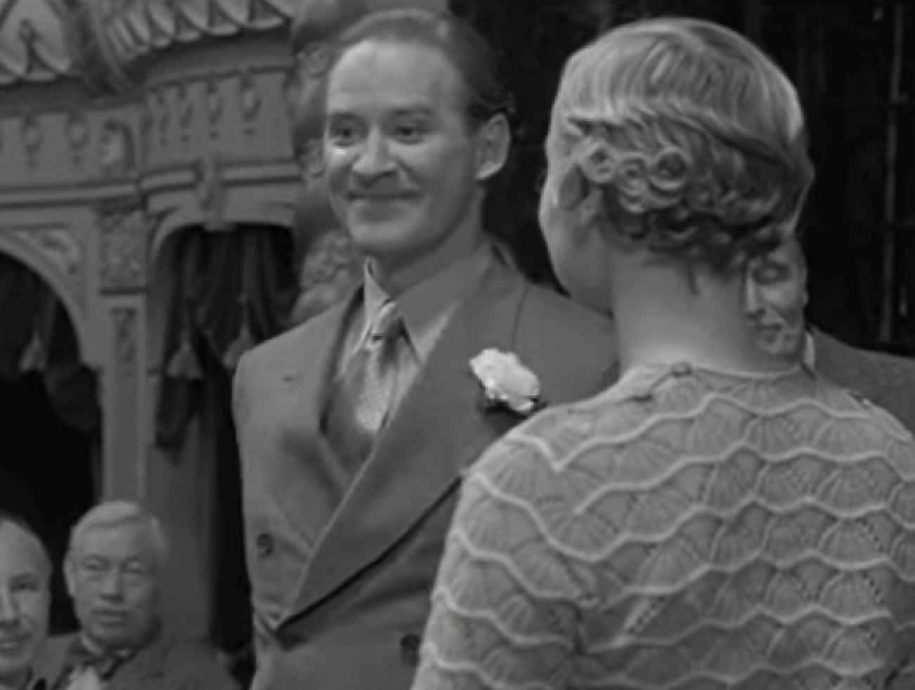 Screenshot of Cole Porter (Kevin Kline) wearing suit is talking with a female -  from  De-Lovely (2004)