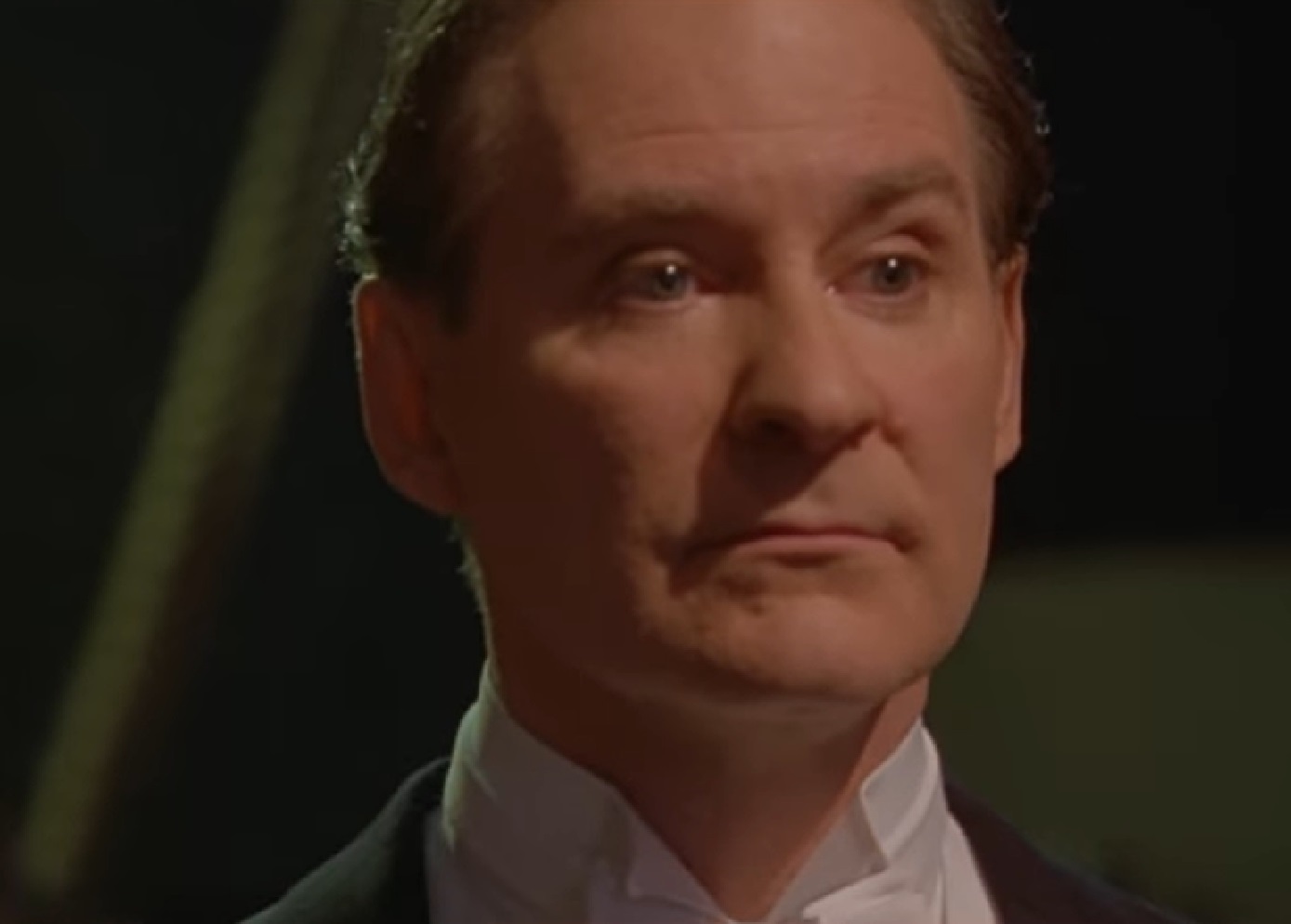 Screenshot of Cole Porter (Kevin Kline) wearing suit is looking upset from - De-Lovely (2004)