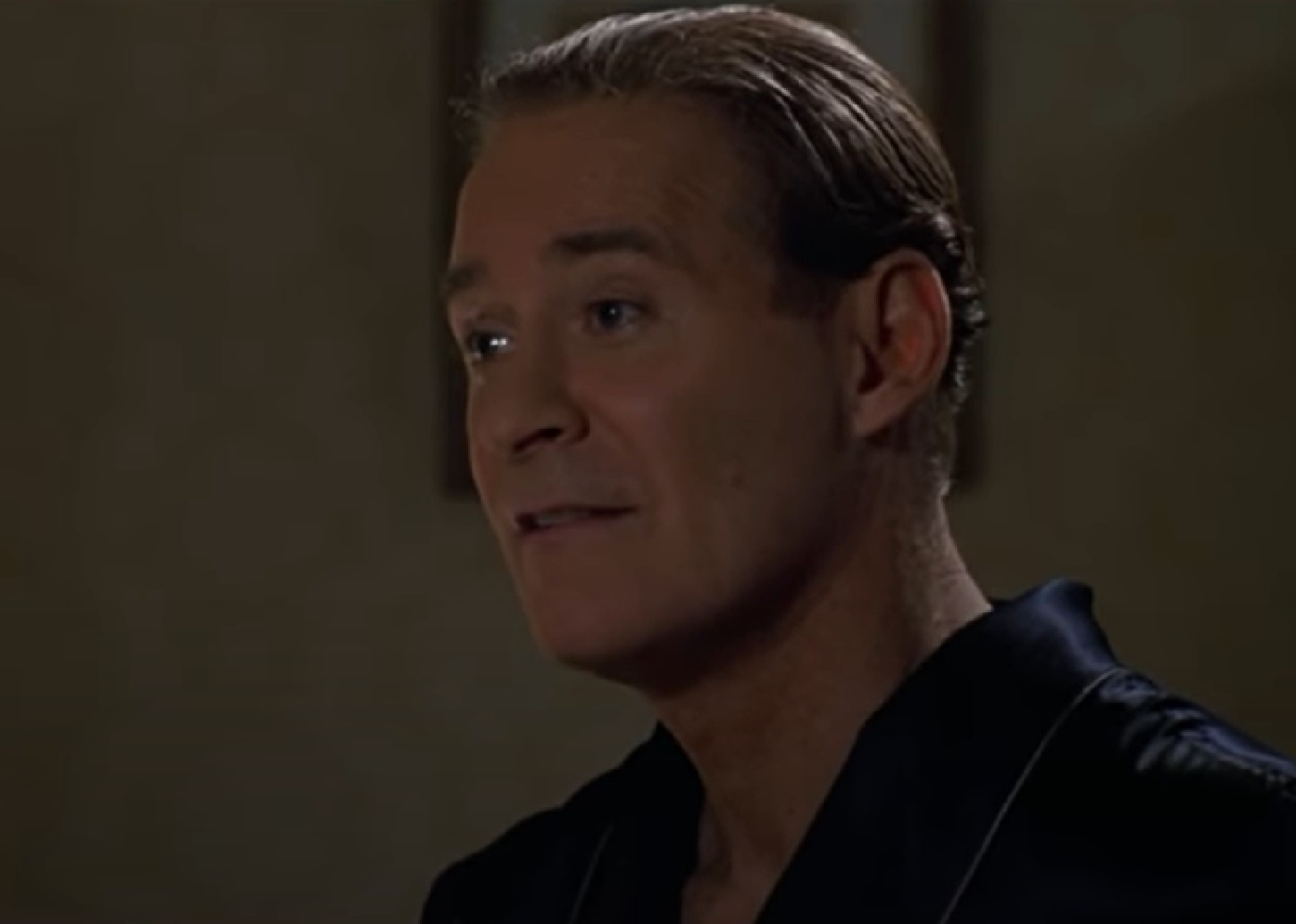 Screenshot of Cole Porter (Kevin Kline) looking at side from - De-Lovely (2004)