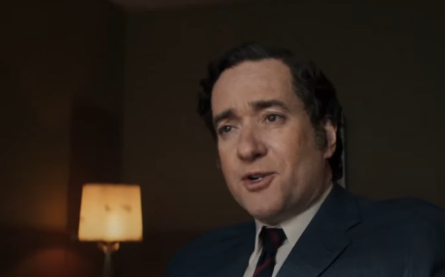 Matthew Macfadyen as John Stonehouse wearing a suit
