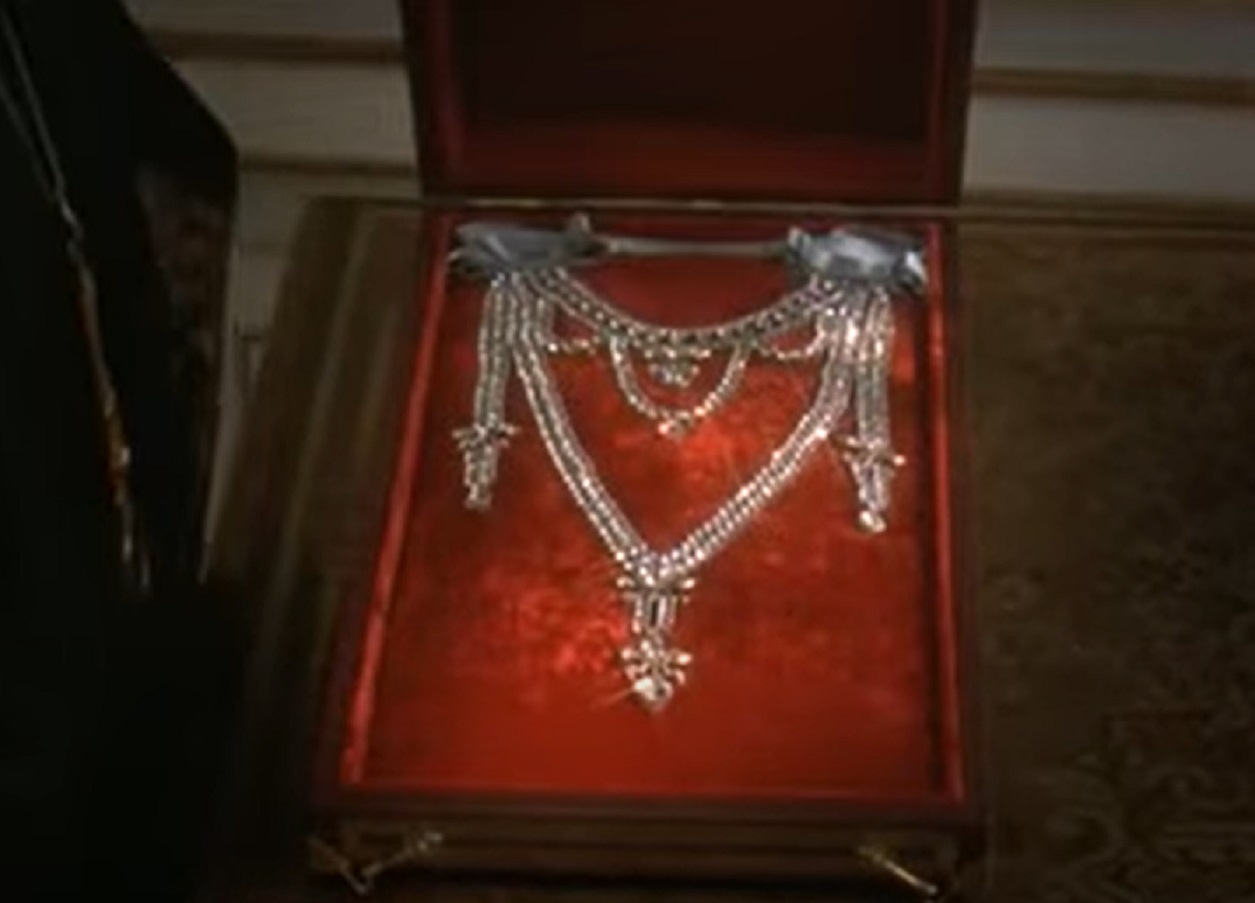 Screenshot from the necklase  - from The Affair of the Necklace (2001)