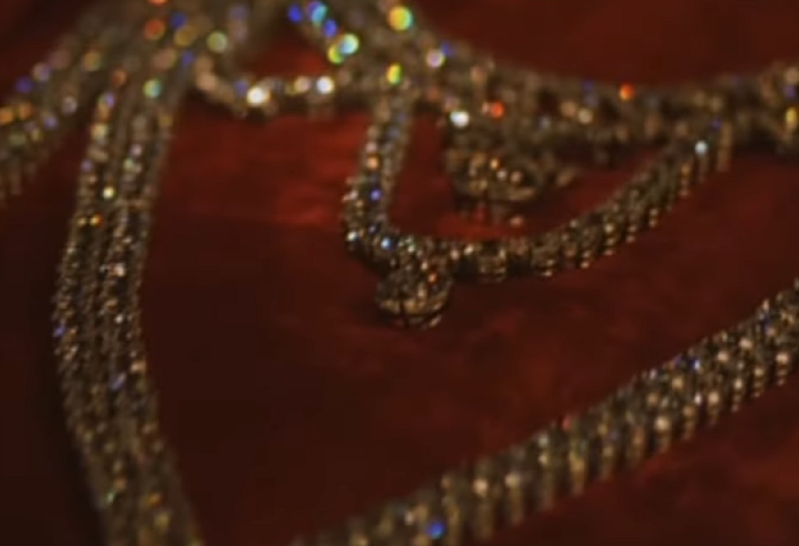 Screenshot of the necklace - from The Affair of the Necklace (2001)