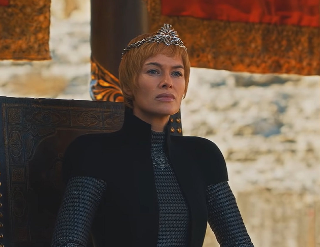 Screenshot of Cersei wearing crown and looking at side - from Game of Thrones (2011-19)