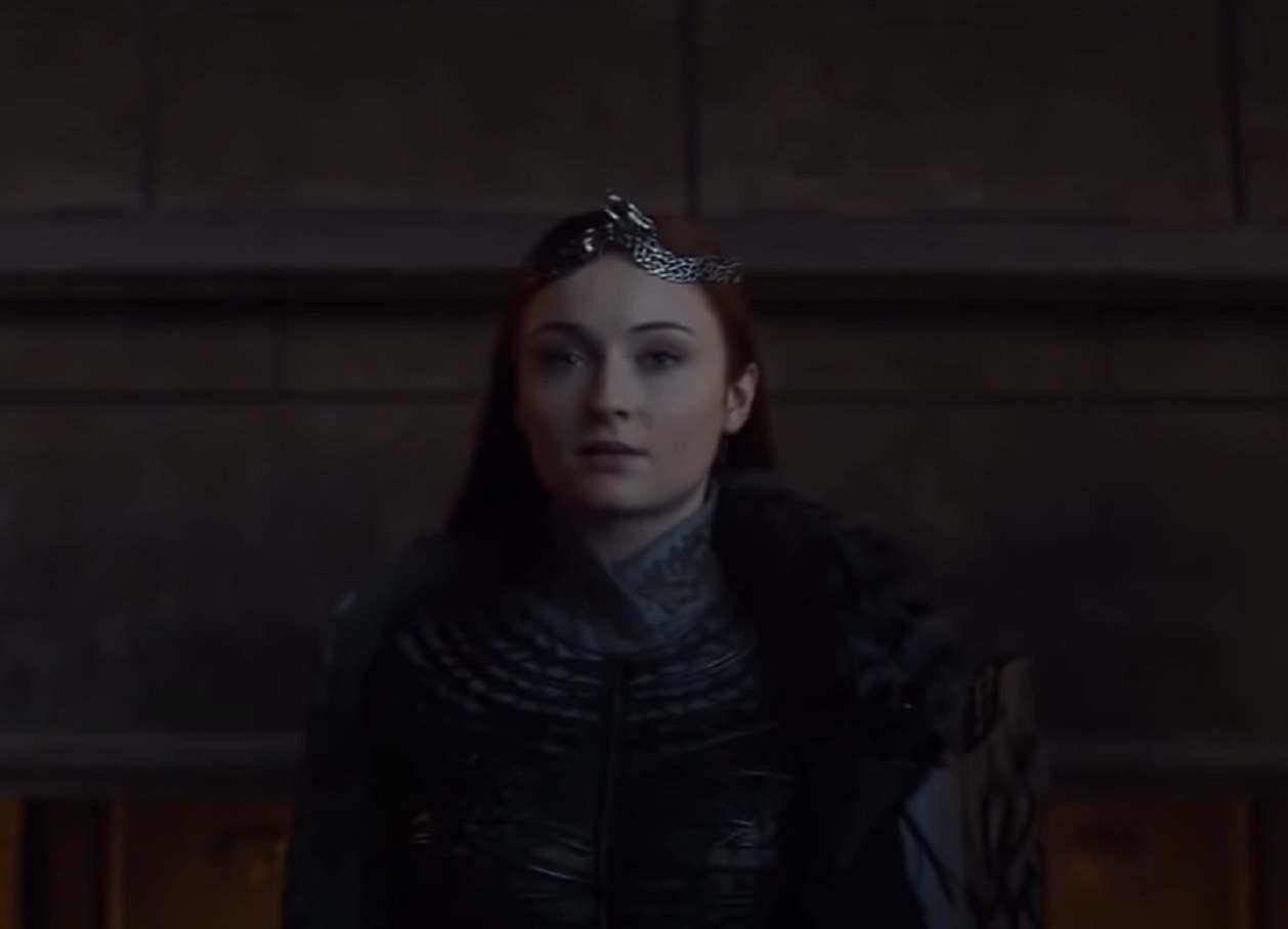 Screenshot of Sansa Stark wearing crown is looking at front - from Game of Thrones (2011-19)