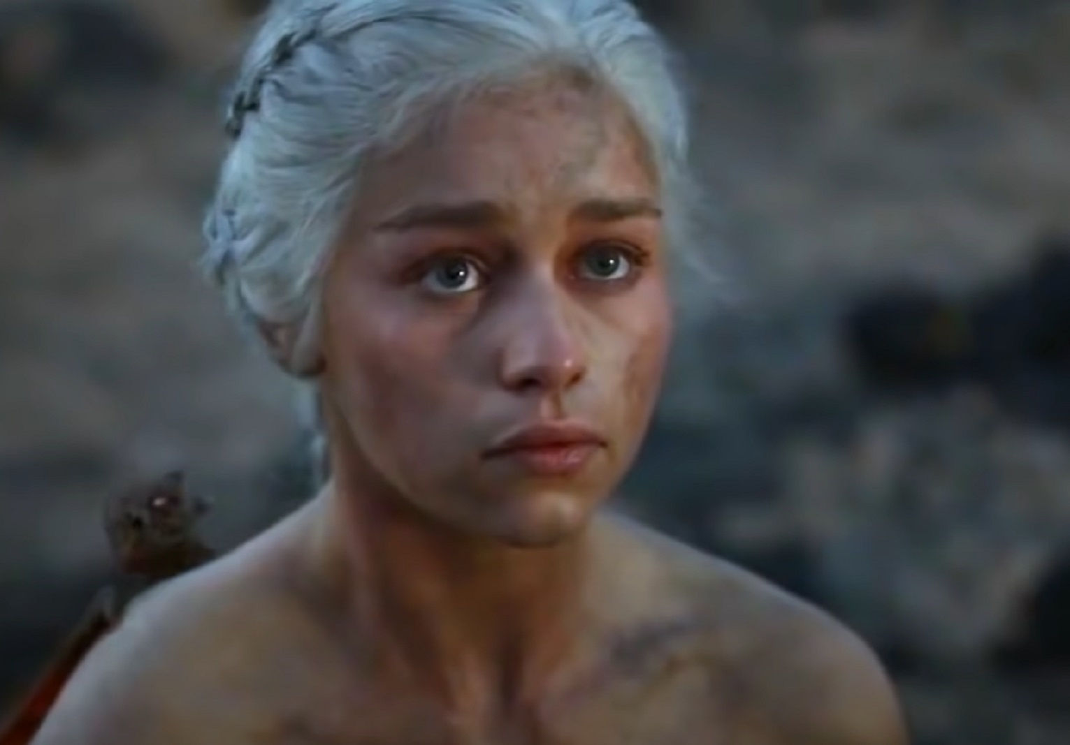Screenshot of Daenerys Targaryen looking up - from Game of Thrones (2011-19)