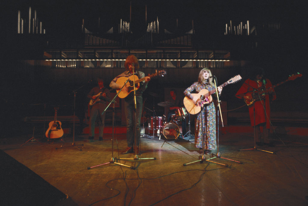 Sandy Denny (1947 - 1978) performs with folk-rock group Fotheringay