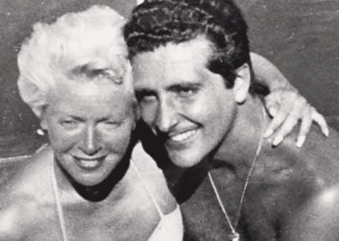 Grayscale Photo of Lana Turner and Johnny Stompanato hugging each other