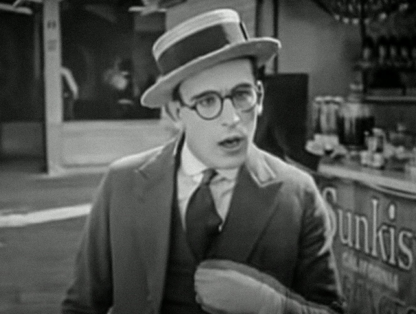 Screenshot B&W - Harold Lloyd wearing suit and white hat - from Number Please (1920)