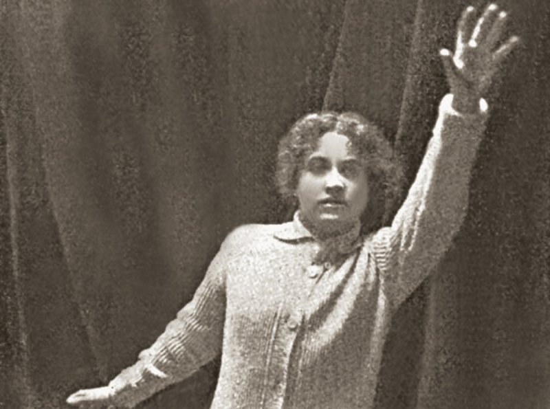 Dorothy Gibson in a promotional photo for Saved From the Titanic (1912