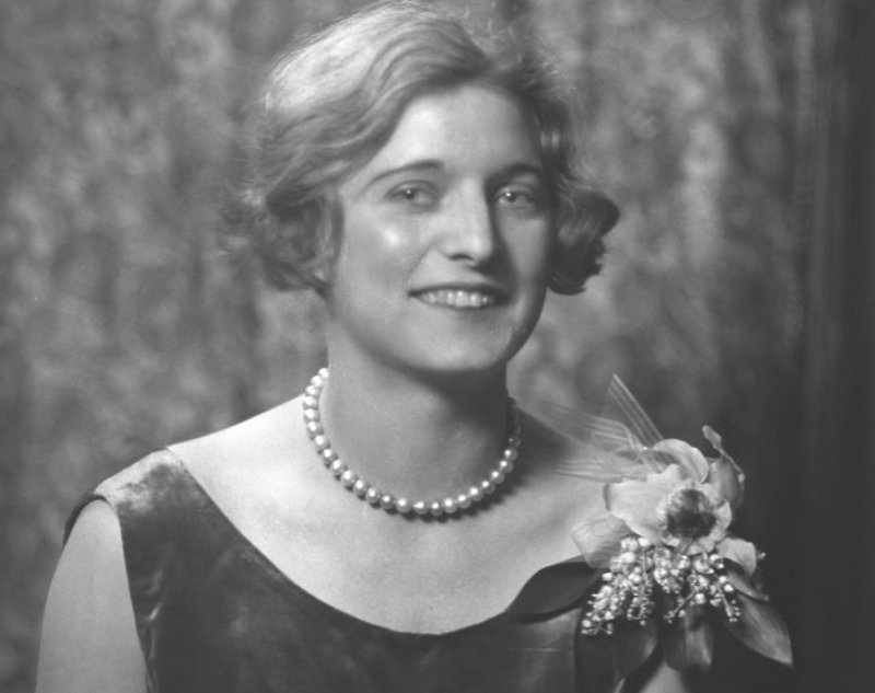 Dorothy Gibson in dress and jewels