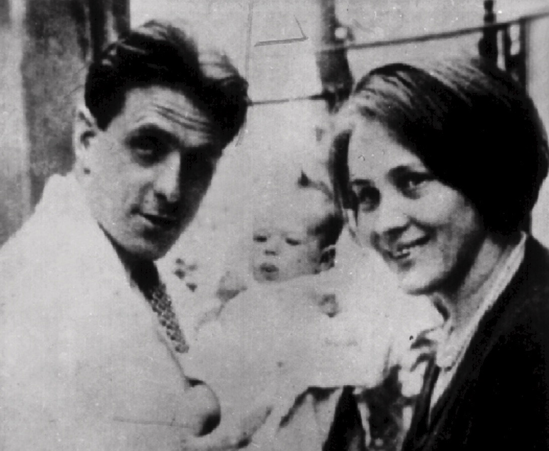 The German physicist Fritz Houtermans (1903–1966), his daughter Giovanna and his wife, the German physicochemist Charlotte Houtermans (1903–1993), née Riefenstahl, in Berlin, 1933