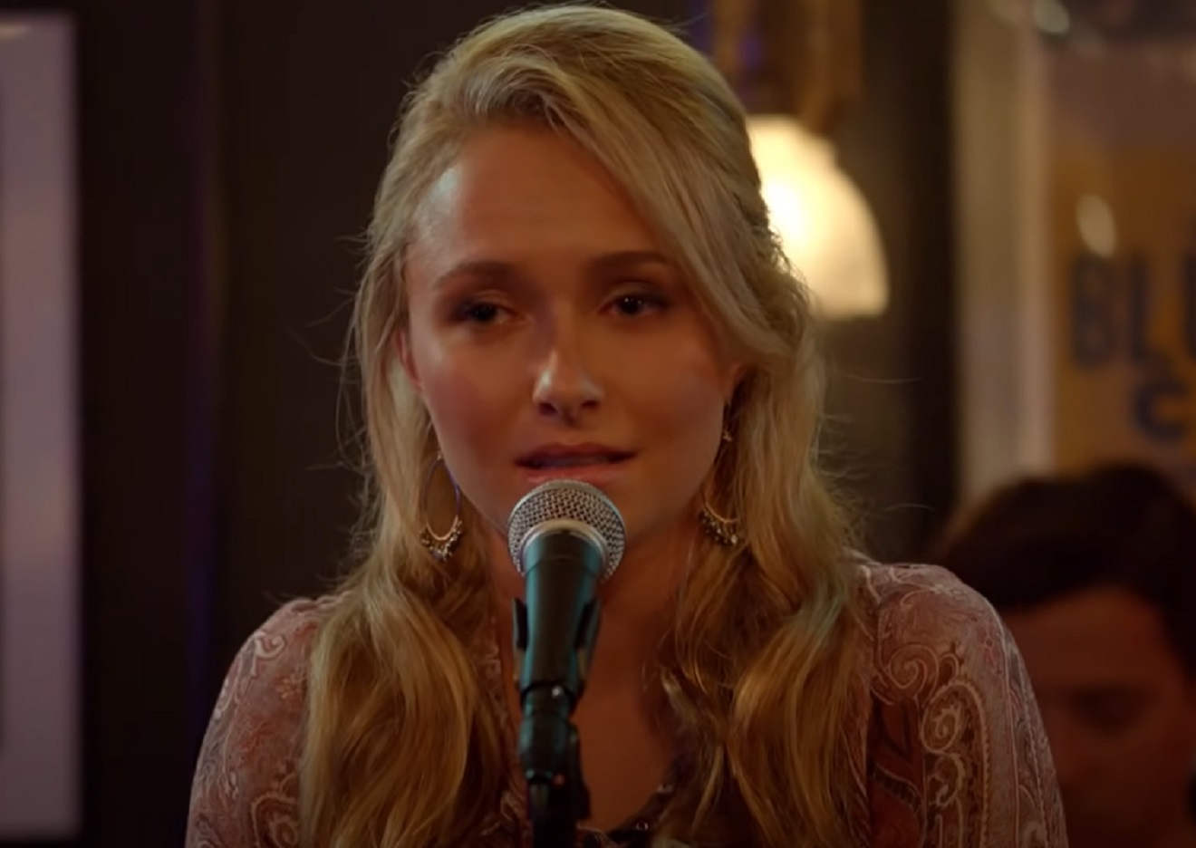 Screenshot: Hayden Panettiere singing - From Nashville (Tv Series 2012/18)