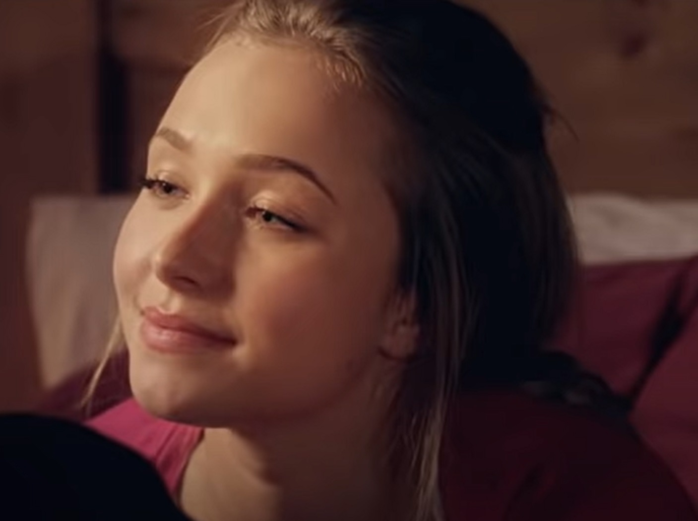 Screenshot: Hayden Panettiere wearing pink shirt looking a side sleepy - From  The Forger (2011)