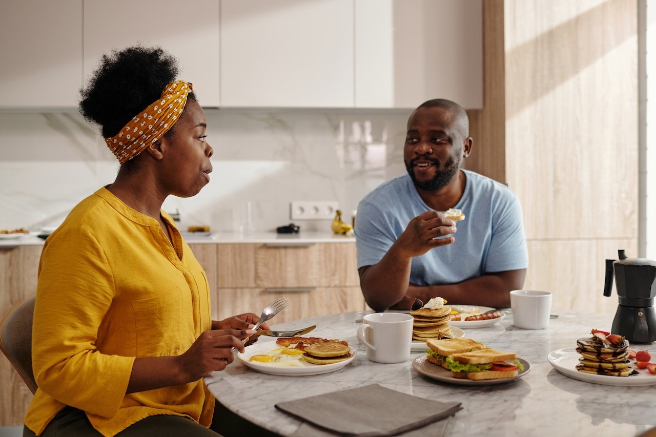 Man eating lunch with black woman.