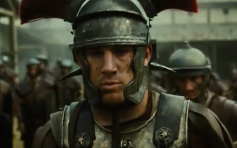 Channing Tatum in The Eagle wearing roman soldier uniform