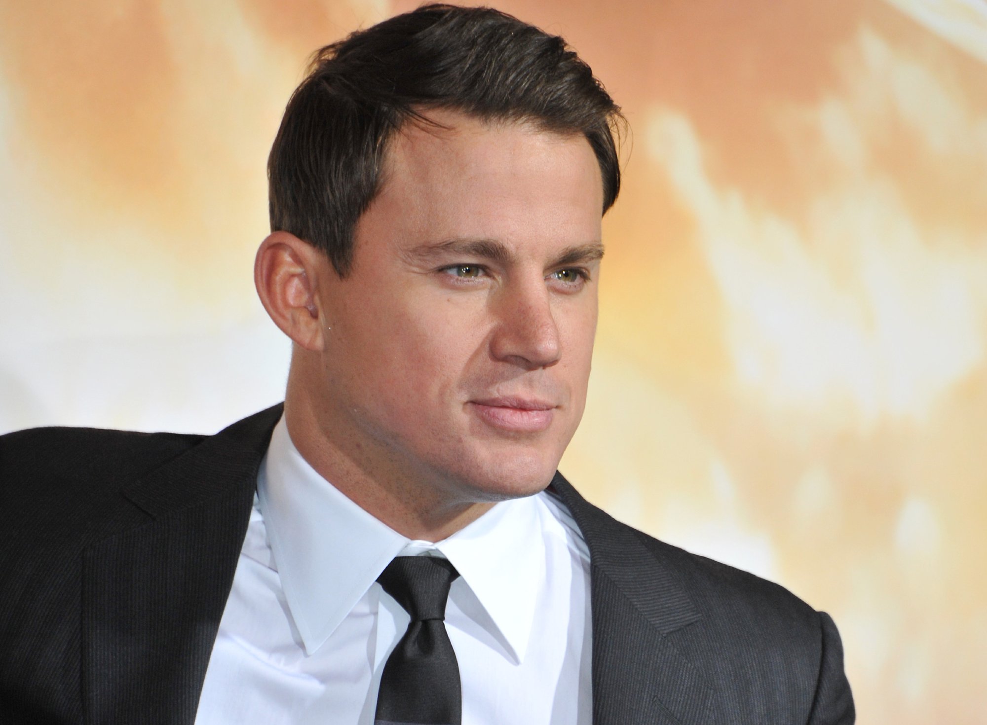 Channing Tatum in suit an tie at a premiere