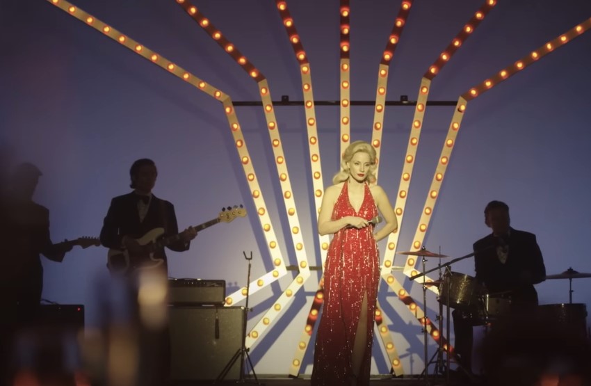 Jessica Chastain as Tammy Wynette performing on stage