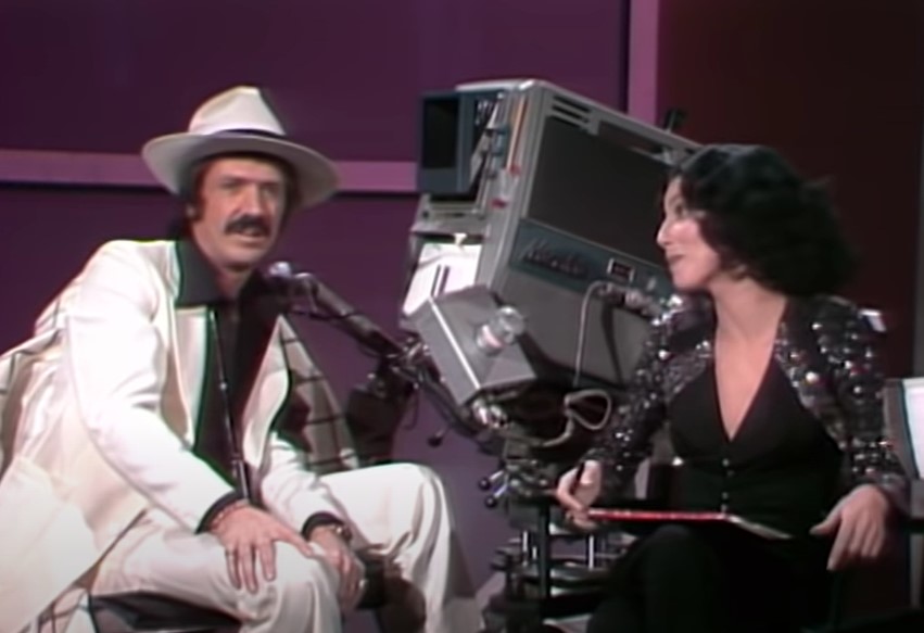 Sonny & Cher Show, Sonny & Cher sitting on chairs and speaking
