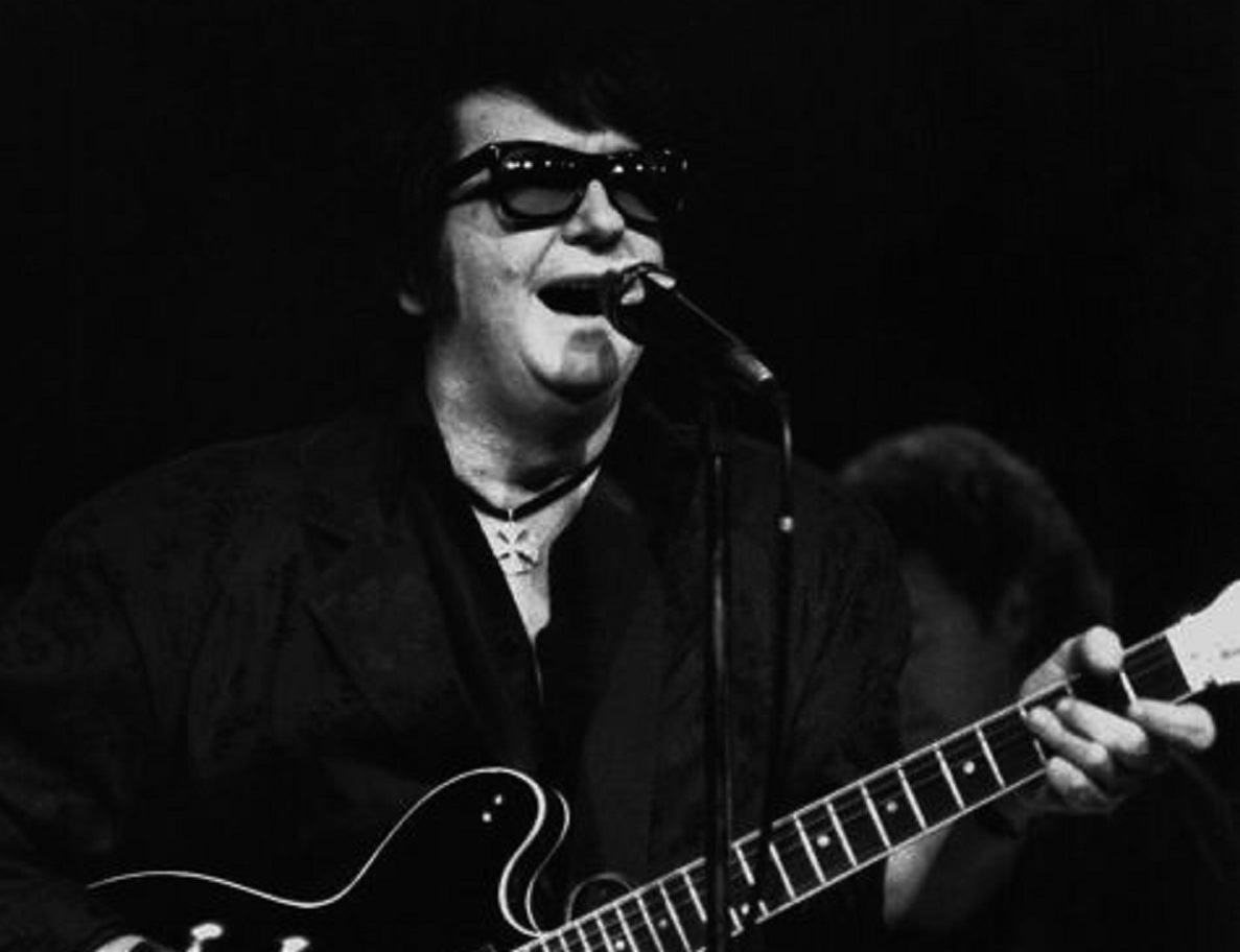 B&W photo of Roy Orbison performing in New York in 1987