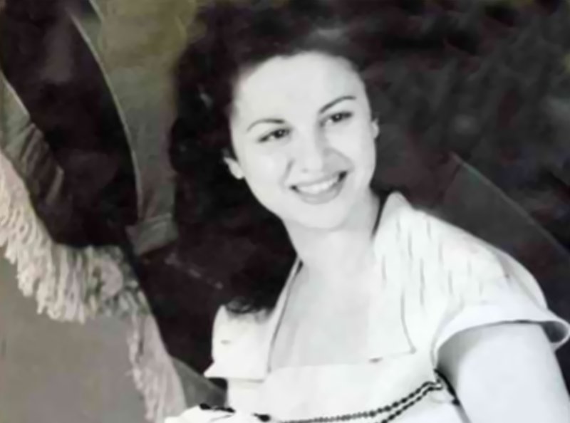 Faten Hamama in white dress holding a hat