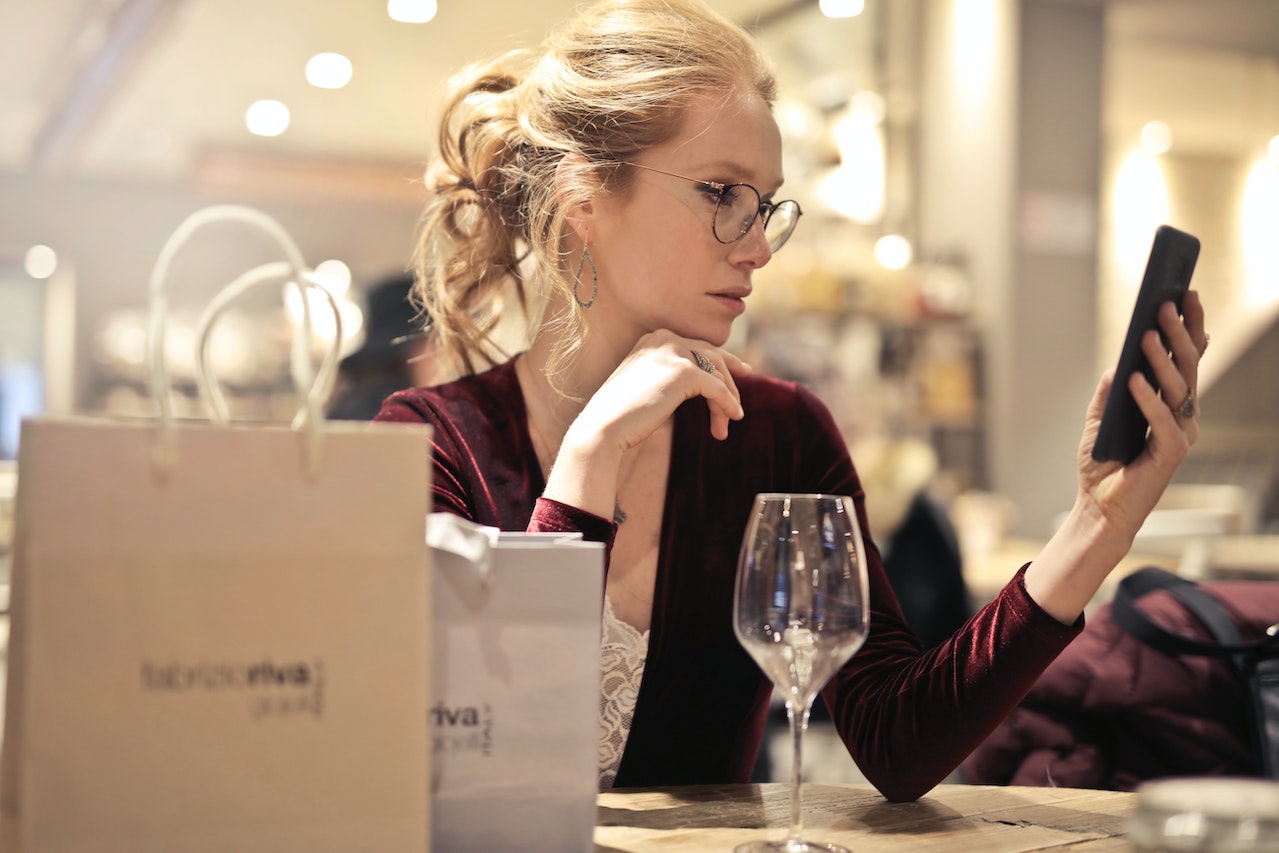 Photo of woman seating in the restaurant.