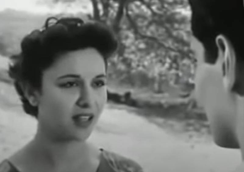 Faten Hamama in The Blazing Sun looking at Omar Sharif