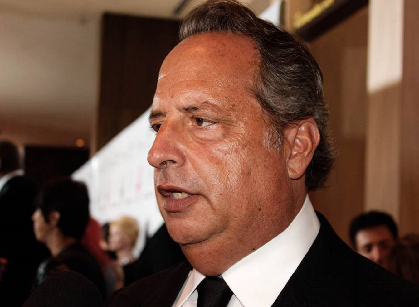 Photo of Jon Lovitz talking and looking at side - 2014