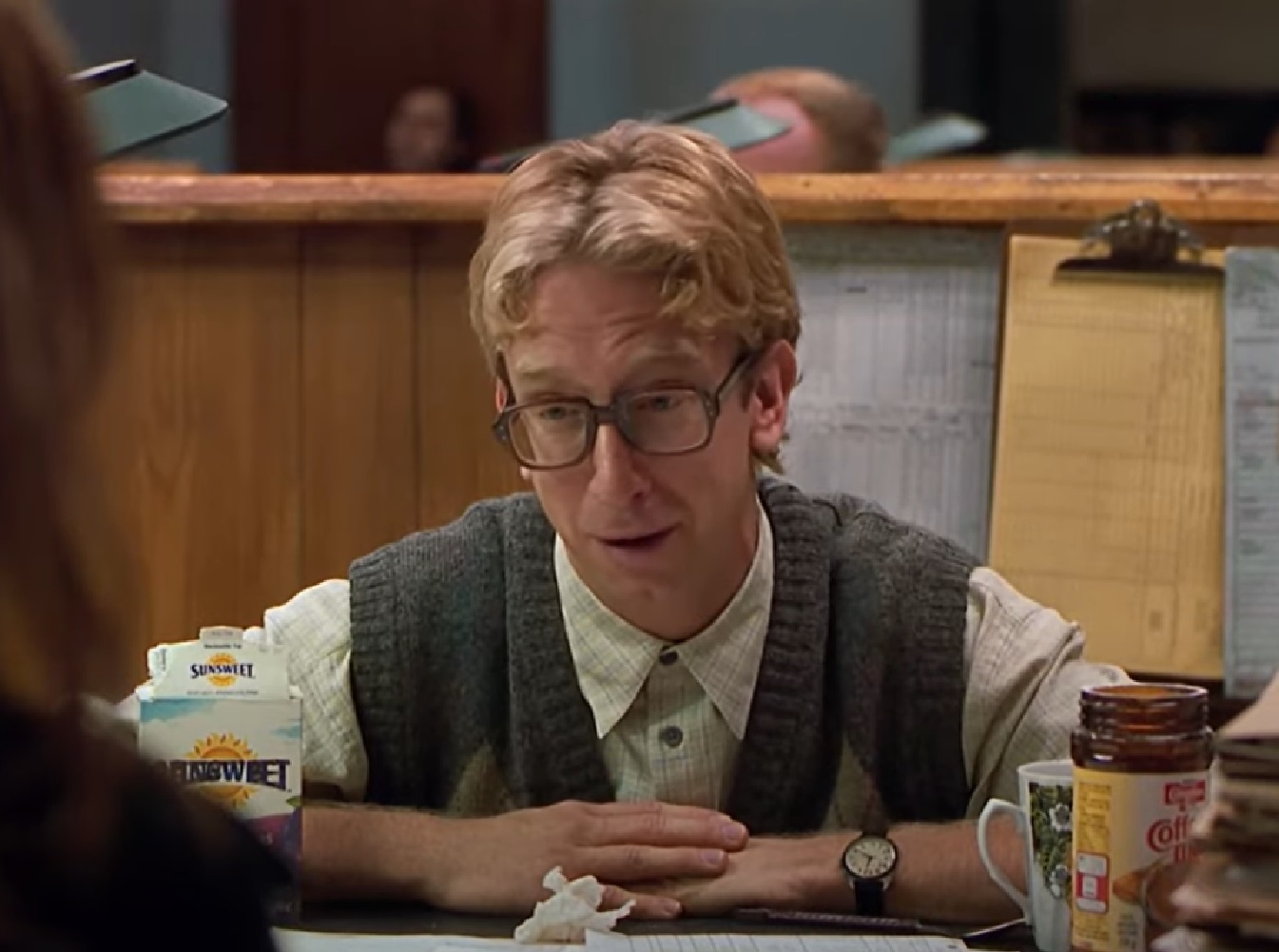 Screenshot: Andy Dick talking to people - from Loser (2000)