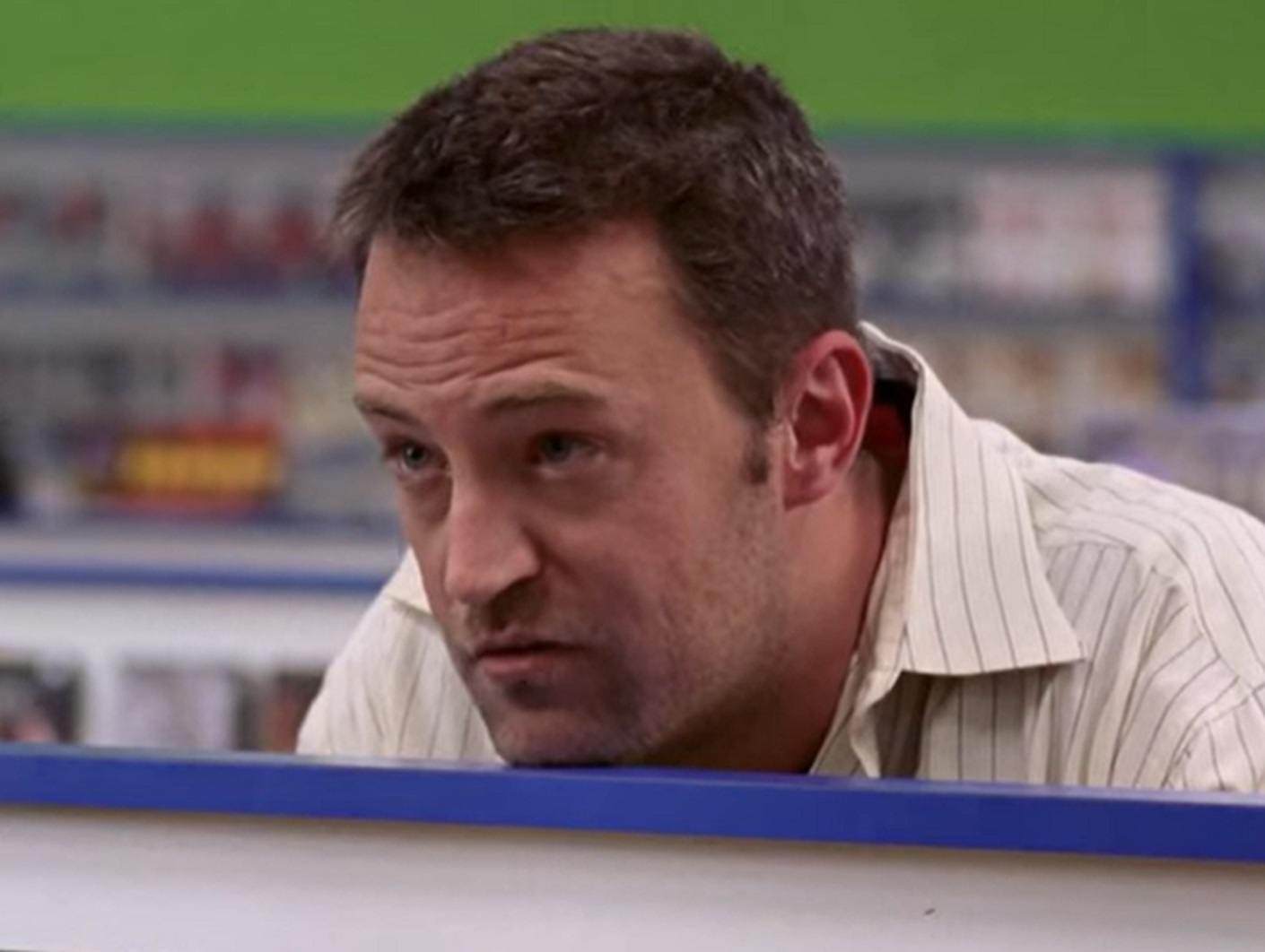 Screenshot: Matthew Perry is looking sad  - from Numb (2007)