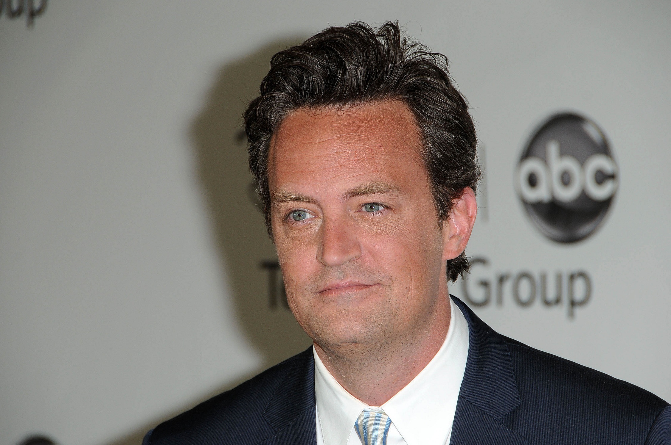 Matthew Perry looking at side and smiling - 2010