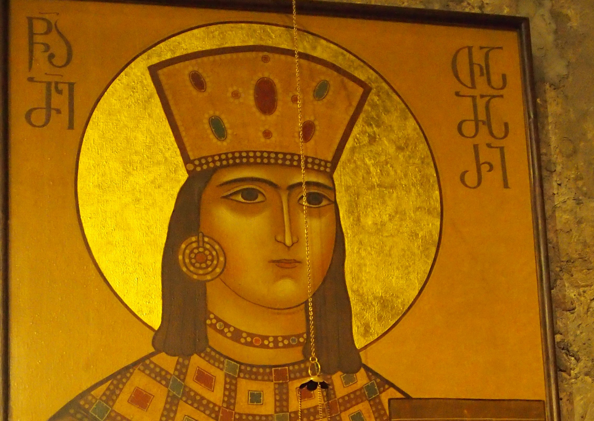 Queen Tamar icon in golden clothes