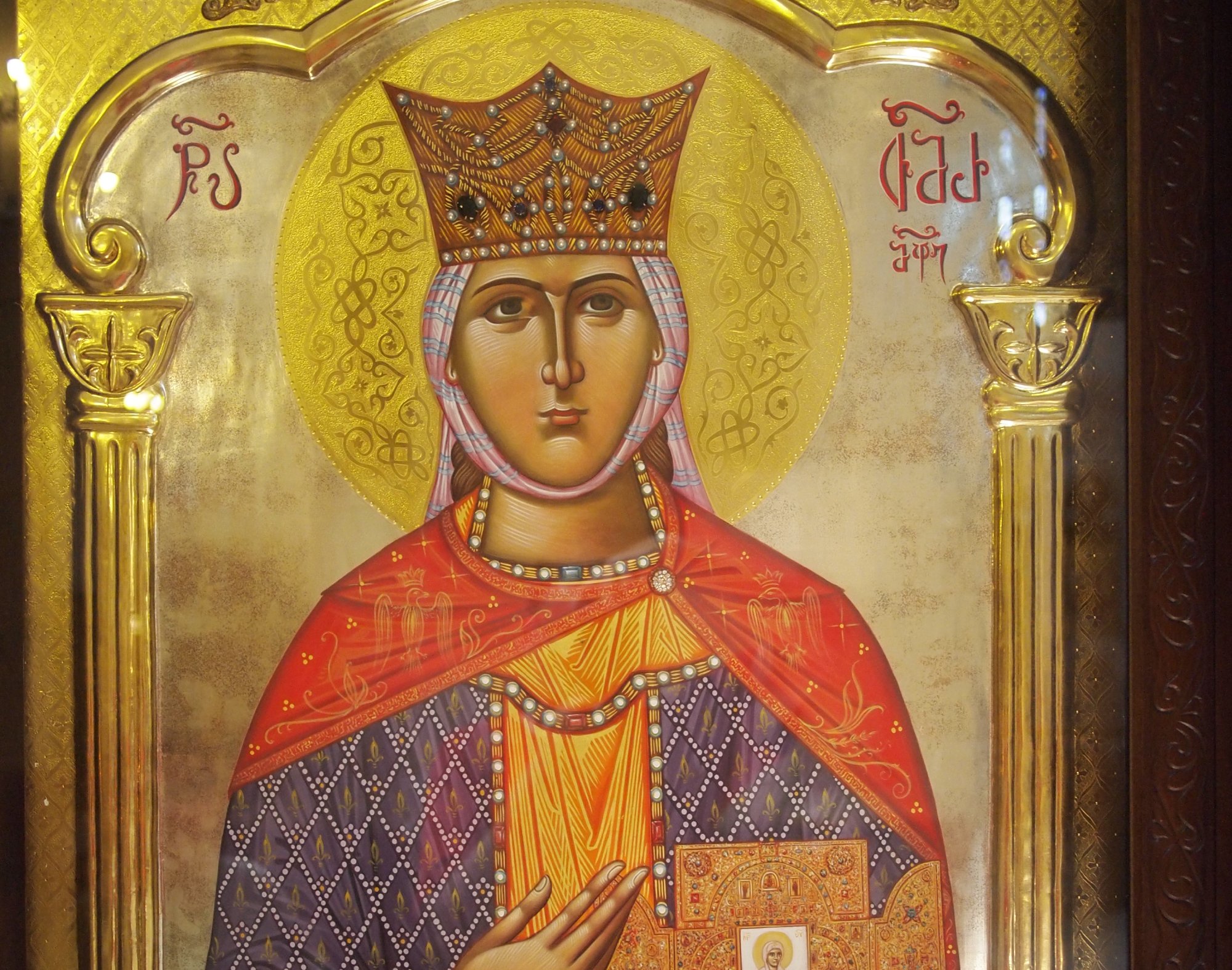 Icon of Queen Tamar from Georgia in red and blue wearing a crown and golden halo
