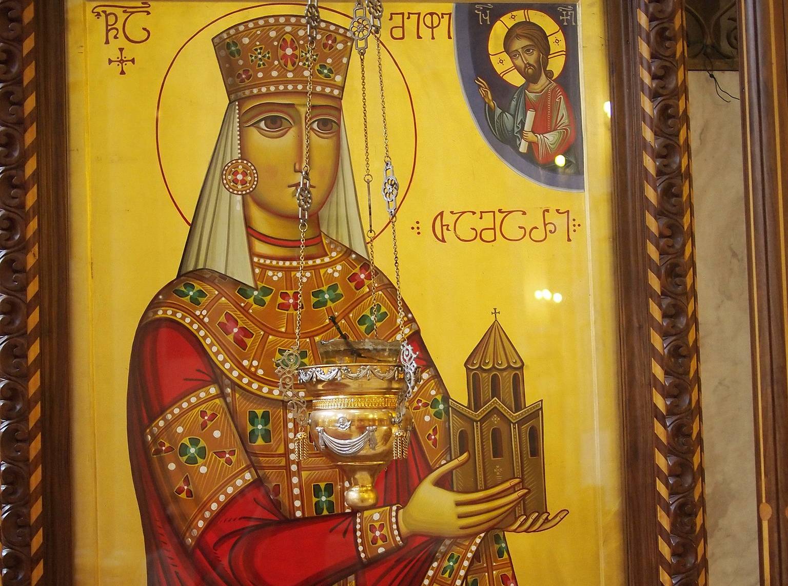 Queen Tamar icon in golden clothes
