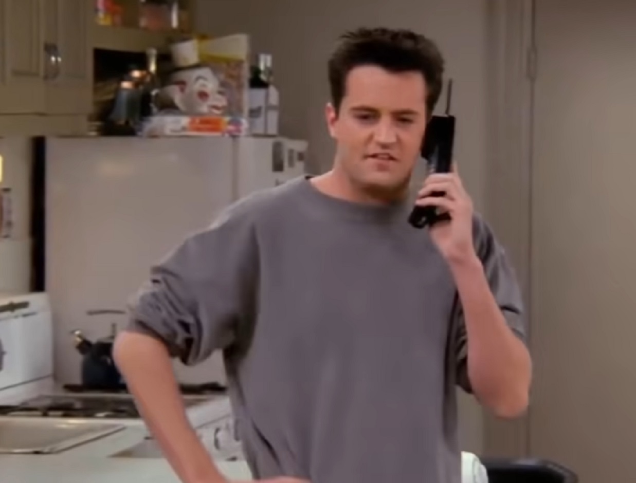 Screenshot: Matthew Perry talking on the phone - from Friends (1994-2004)
