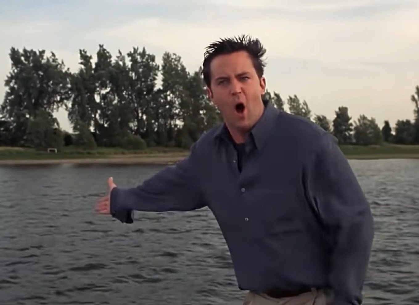 Screenshot: Matthew Perry is yelling and pointing to the water  - from The Whole Nine Yards (2000)