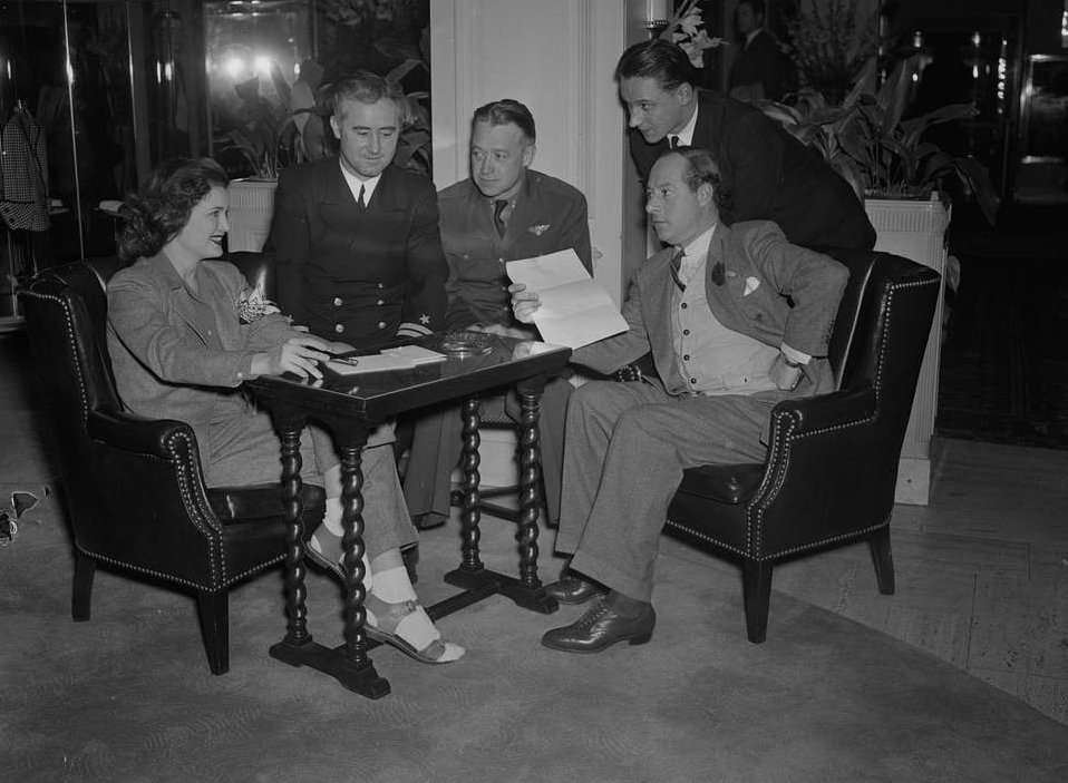George Jessel and his wife Lois Andrews, seated, with 3 other men around them