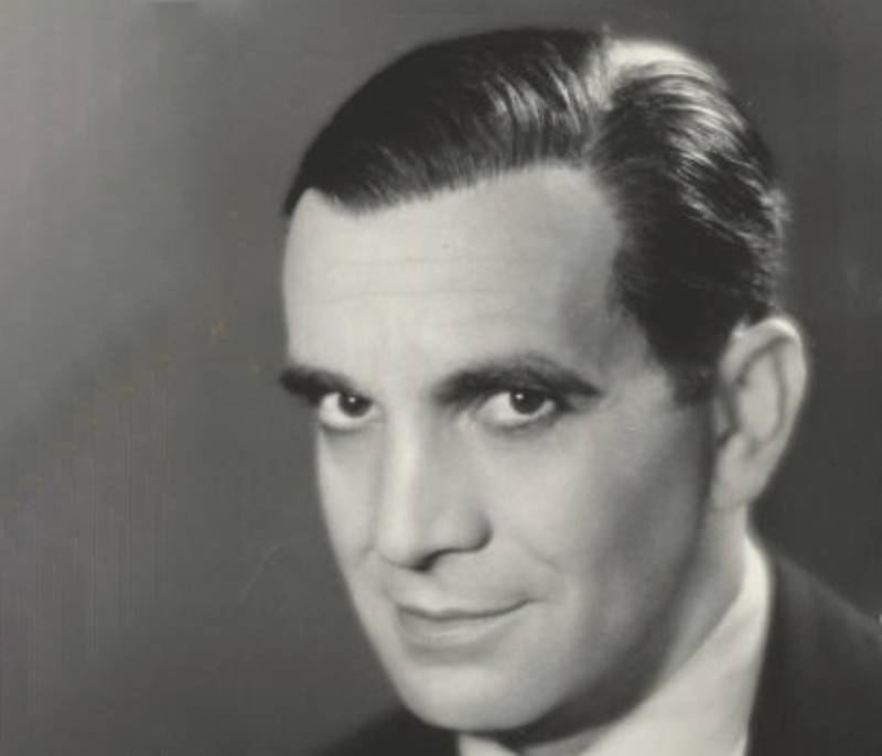 Al Jolson in black suit